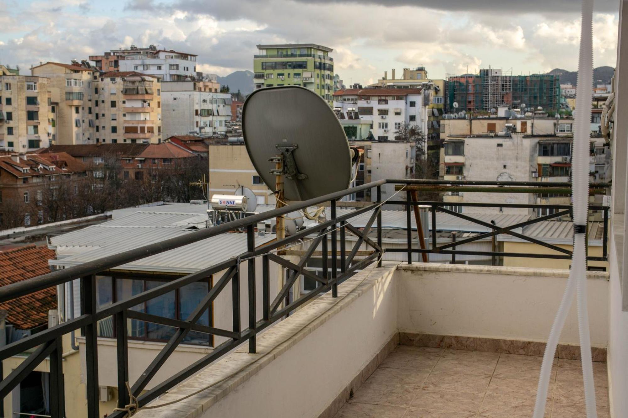 Bllok Bright Private Bedrooms With Private Bathroom On Shared Apartment Tirana Bagian luar foto