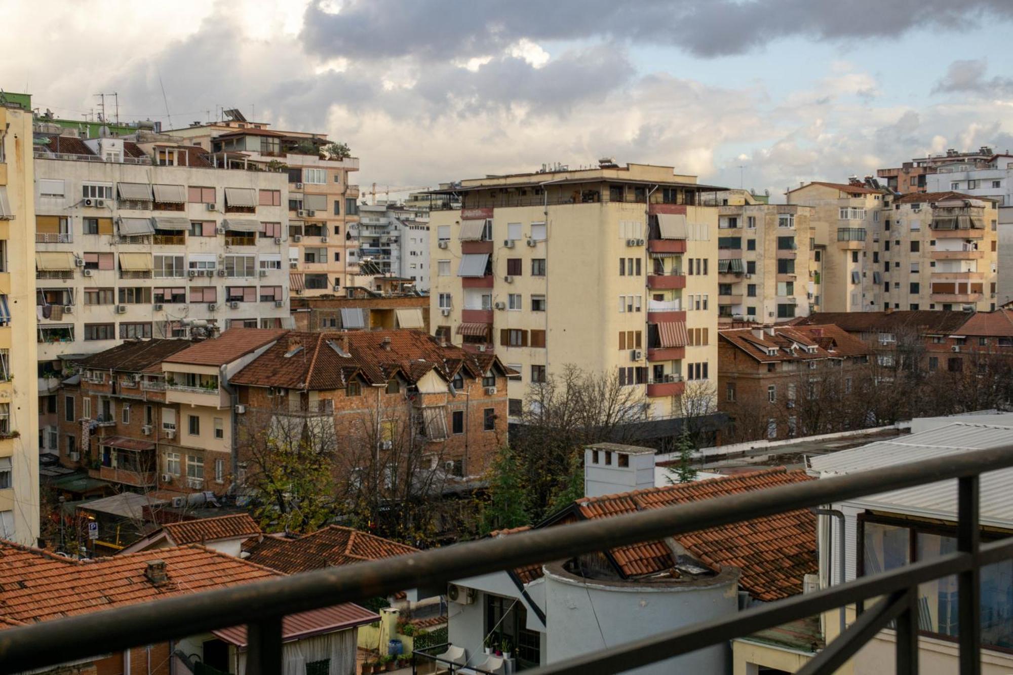 Bllok Bright Private Bedrooms With Private Bathroom On Shared Apartment Tirana Bagian luar foto