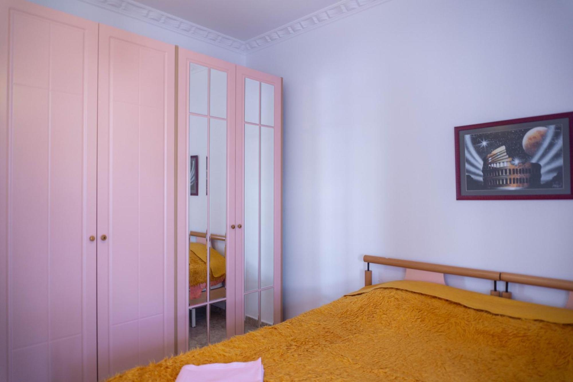 Bllok Bright Private Bedrooms With Private Bathroom On Shared Apartment Tirana Bagian luar foto