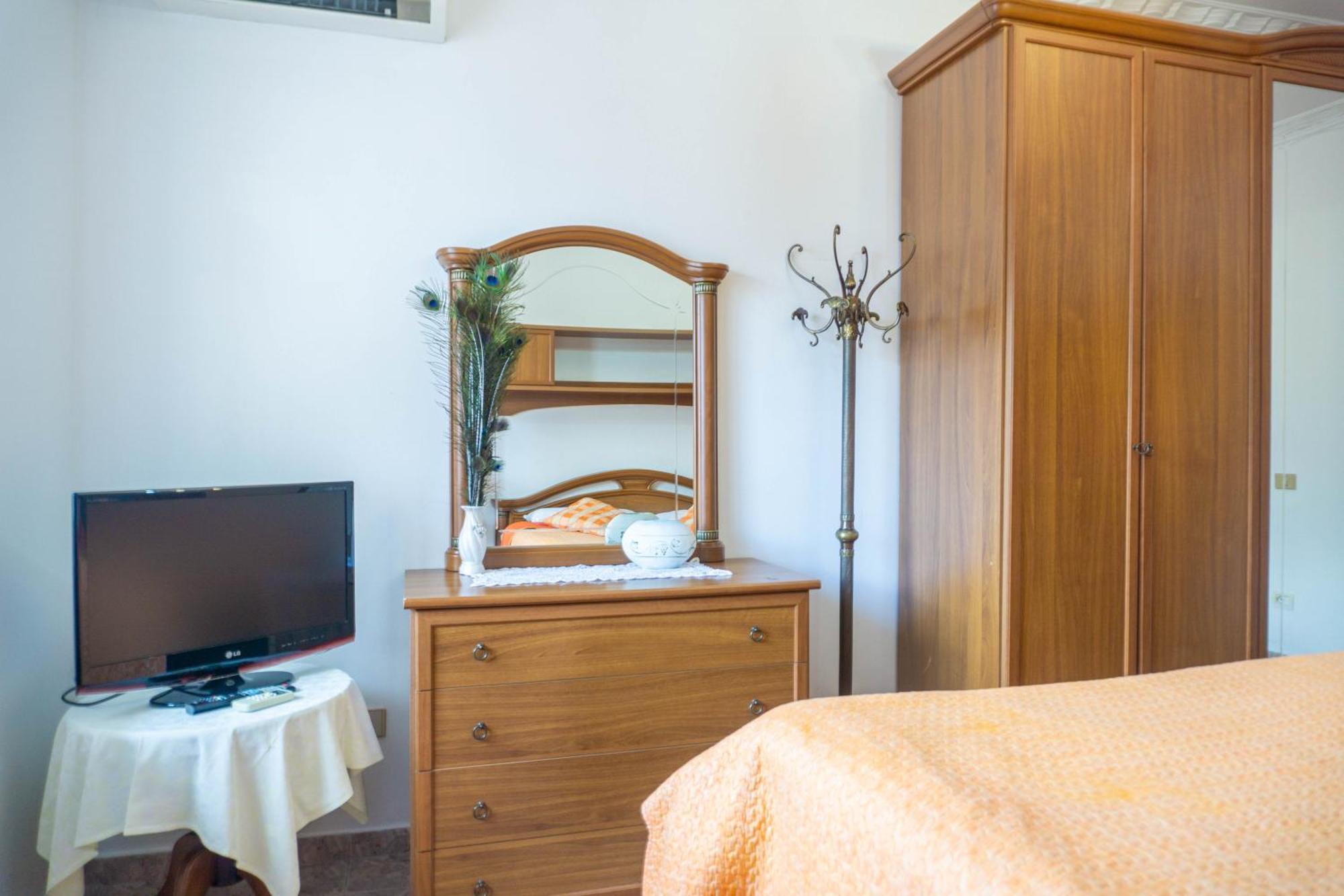 Bllok Bright Private Bedrooms With Private Bathroom On Shared Apartment Tirana Bagian luar foto
