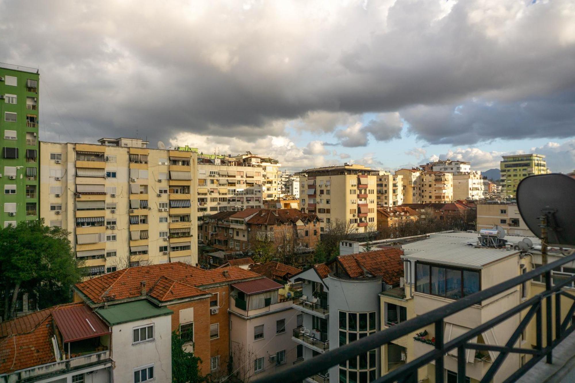 Bllok Bright Private Bedrooms With Private Bathroom On Shared Apartment Tirana Bagian luar foto