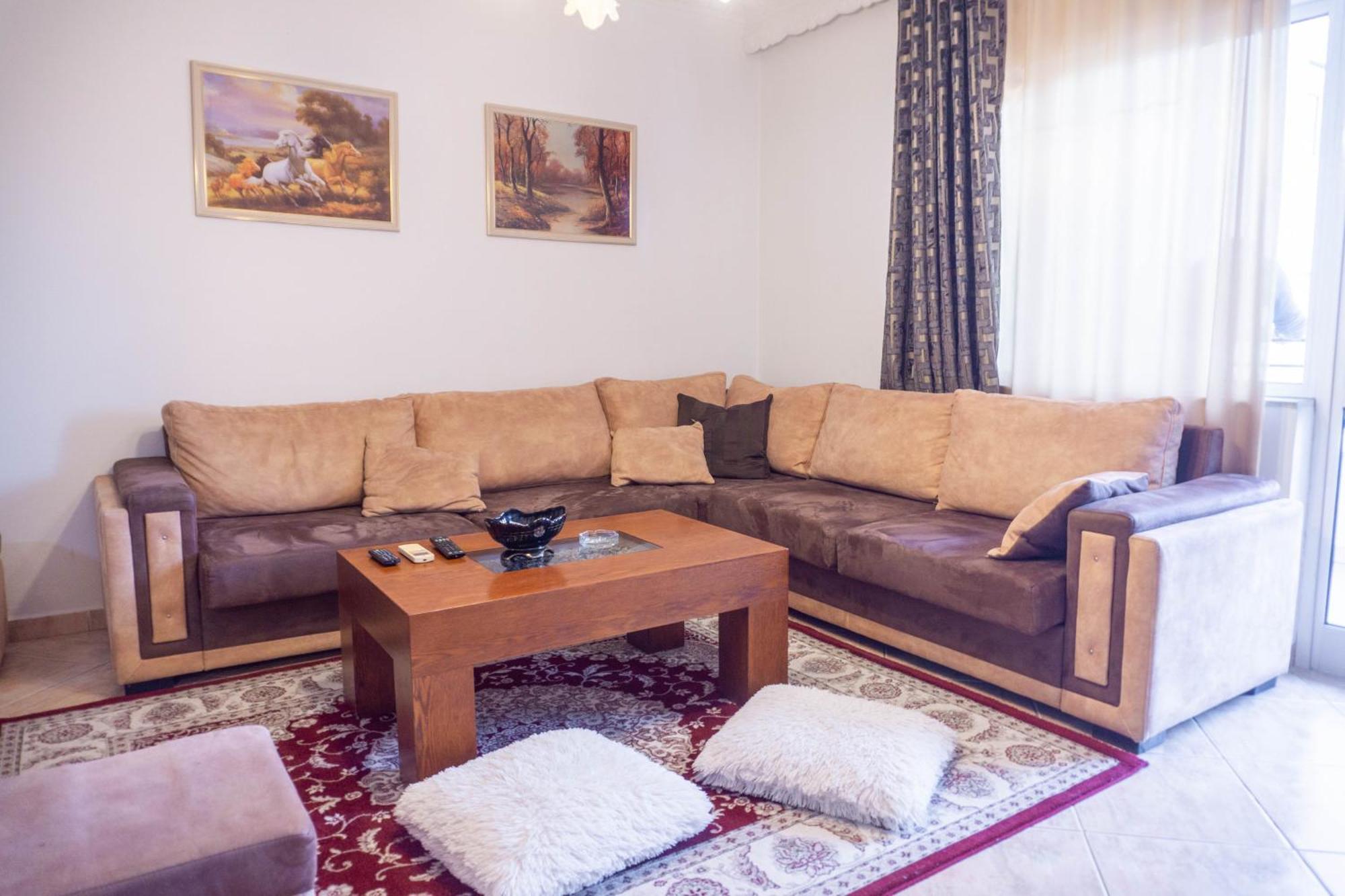 Bllok Bright Private Bedrooms With Private Bathroom On Shared Apartment Tirana Bagian luar foto