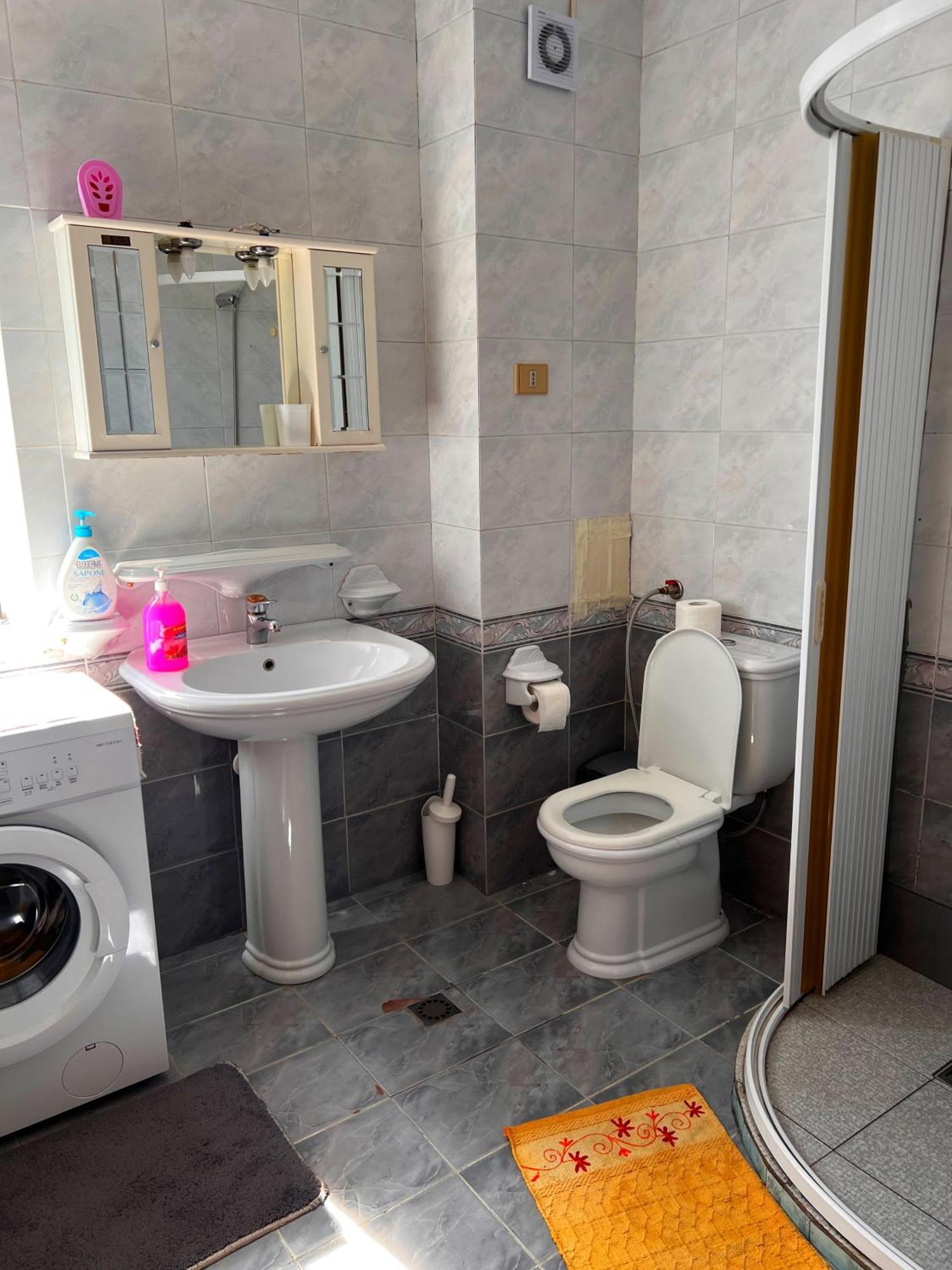 Bllok Bright Private Bedrooms With Private Bathroom On Shared Apartment Tirana Bagian luar foto