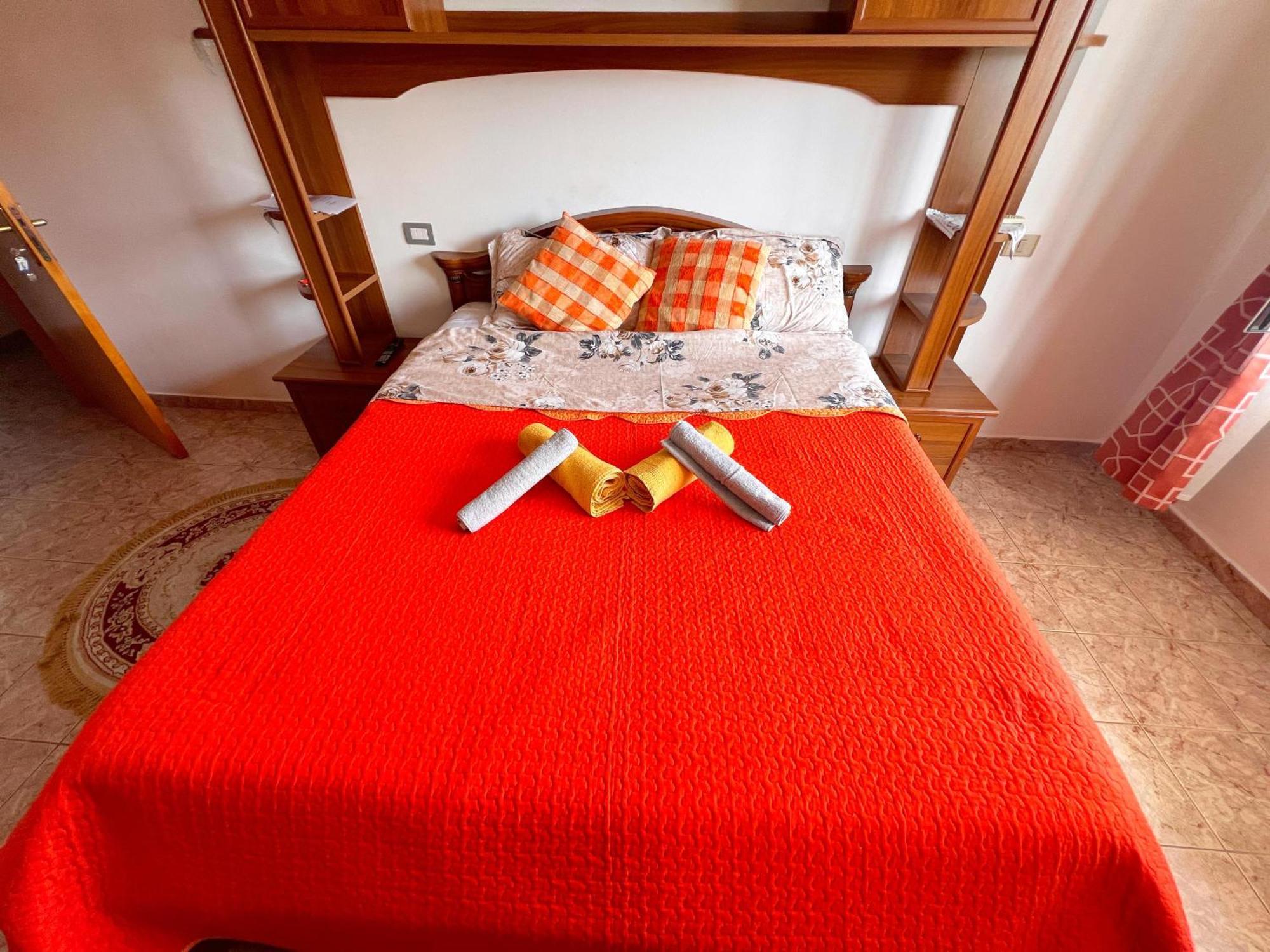 Bllok Bright Private Bedrooms With Private Bathroom On Shared Apartment Tirana Bagian luar foto