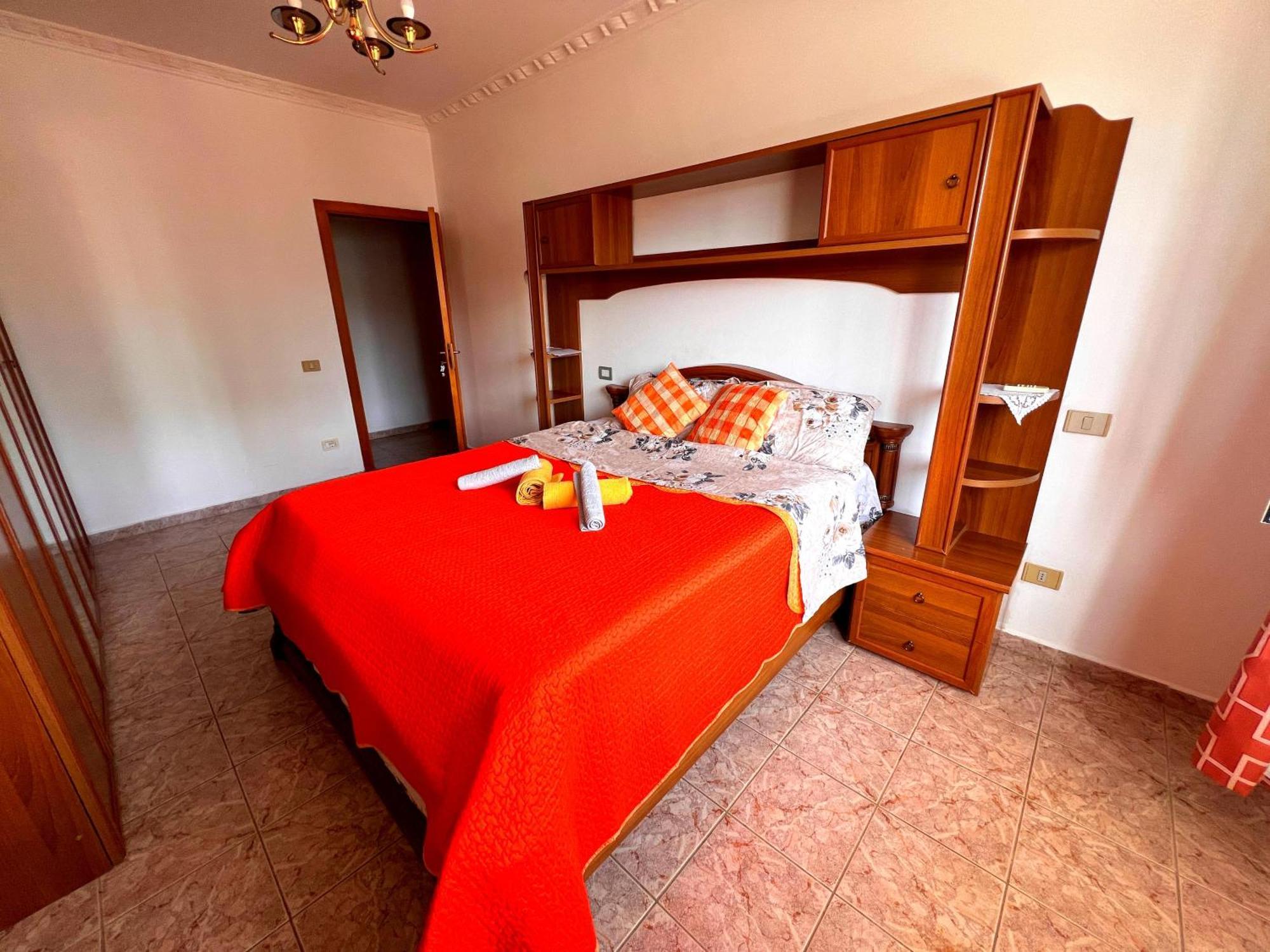Bllok Bright Private Bedrooms With Private Bathroom On Shared Apartment Tirana Bagian luar foto